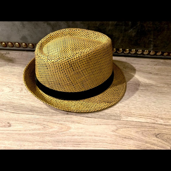 Strawhat, Straw-hat fedora with black band - Picture 2 of 3